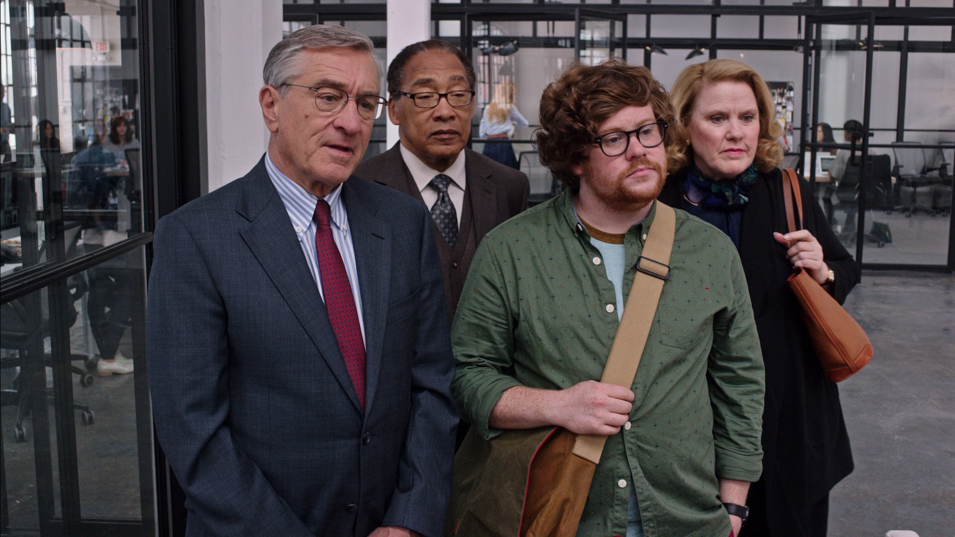 Энн хэтэуэй стажер. Стажер 2015. Стажер 2015. Энн хэтэуэй стажер. Стажер герое.